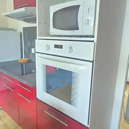 Cozy Air-conditioned House In Serignan